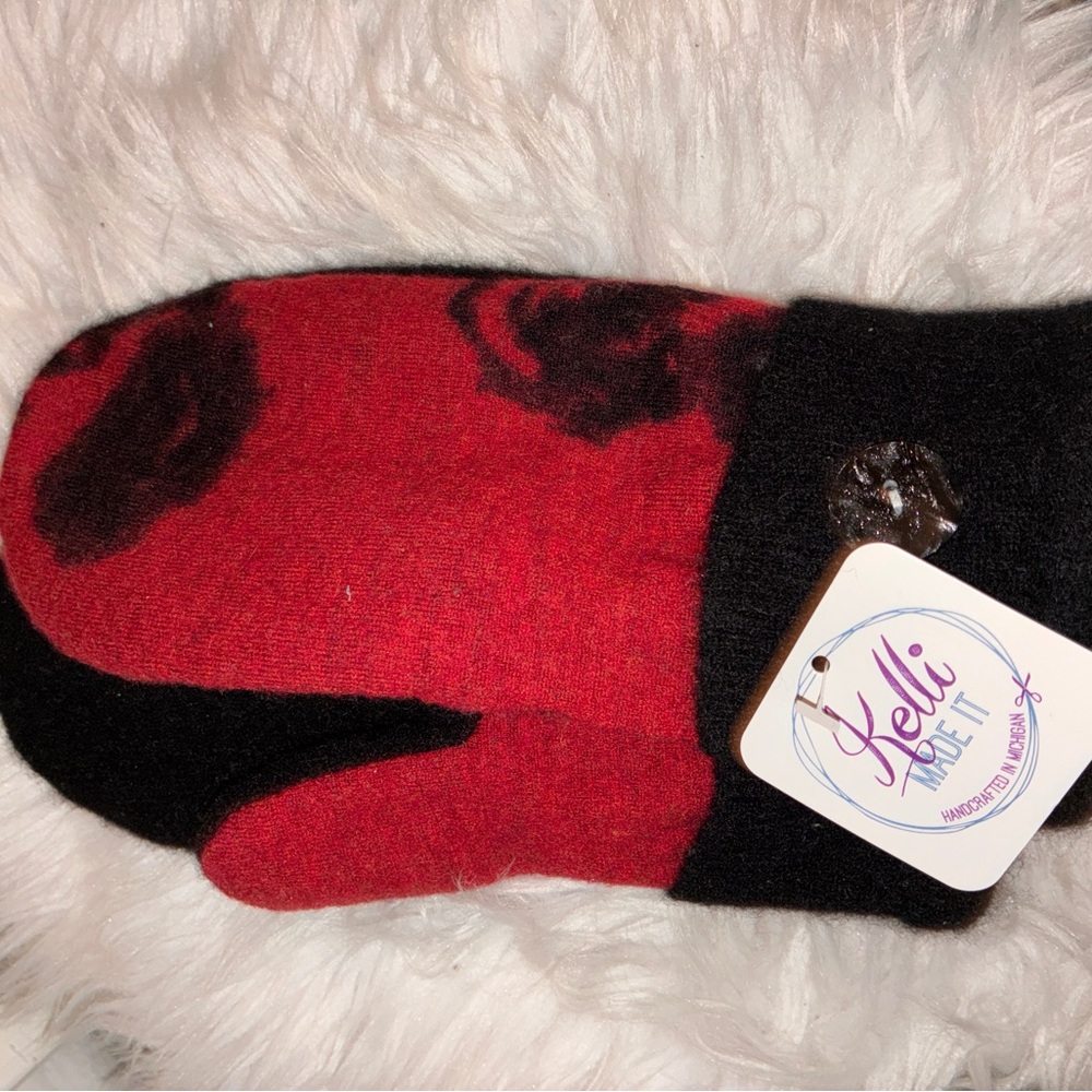 Red and Black‎ Women's Mittens/Gloves NEW